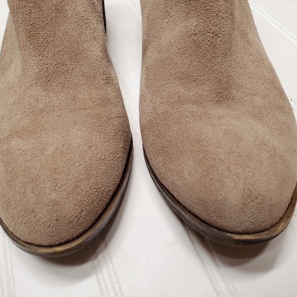 🎉Lucky Brand Taupe Tan Benissa Suede Ankle Boot🎉 - Picture 4 of 8